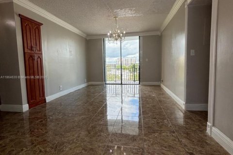 Condo in Miami, Florida, 2 bedrooms  № 1896395 - photo 5