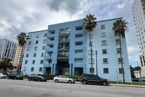 Condo in Miami, Florida, 2 bedrooms  № 1896395 - photo 4