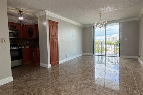 Condo in Miami, Florida, 2 bedrooms  № 1896395 - photo 6