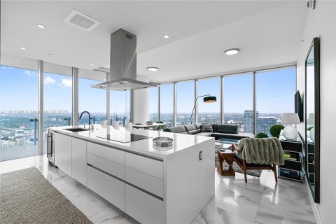 Copropriété à louer à Miami, Floride: 2 chambres, 105.35 m2 № 1943081 - photo 1