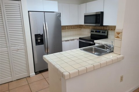Снять в аренду кондоминиум в Майами, Флорида 2 спальни, 93.37м2, № 1982882 - фото 6