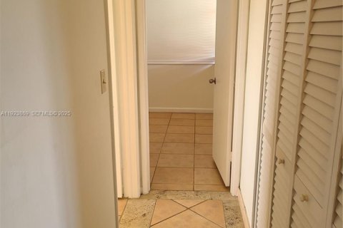 Снять в аренду кондоминиум в Майами, Флорида 2 спальни, 93.37м2, № 1982882 - фото 14