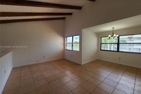 Снять в аренду кондоминиум в Майами, Флорида 2 спальни, 93.37м2, № 1982882 - фото 1