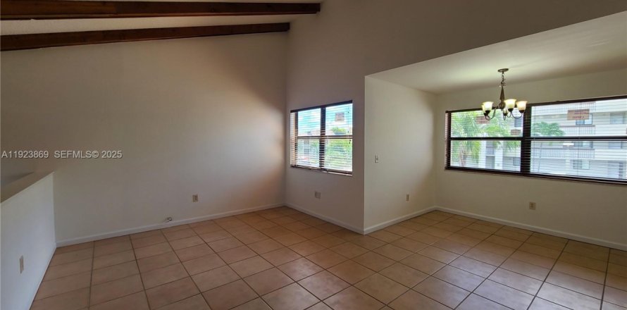 Кондоминиум с 2 спальнями в Майами, Флорида № 1982882