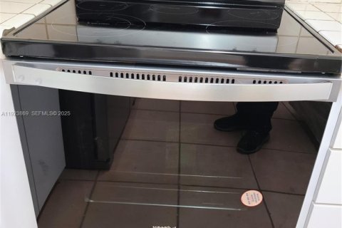 Снять в аренду кондоминиум в Майами, Флорида 2 спальни, 93.37м2, № 1982882 - фото 7