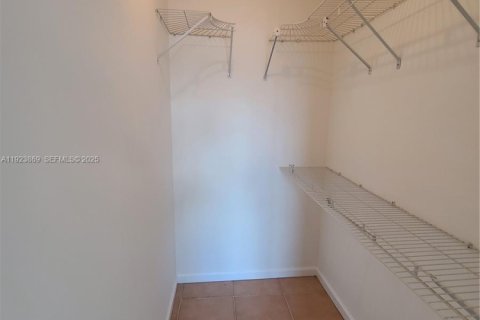 Снять в аренду кондоминиум в Майами, Флорида 2 спальни, 93.37м2, № 1982882 - фото 24