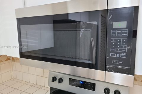 Снять в аренду кондоминиум в Майами, Флорида 2 спальни, 93.37м2, № 1982882 - фото 11