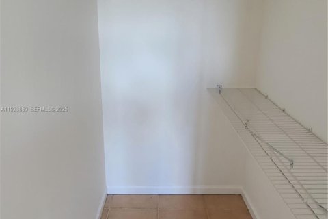 Снять в аренду кондоминиум в Майами, Флорида 2 спальни, 93.37м2, № 1982882 - фото 25