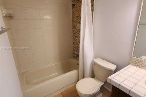 Снять в аренду кондоминиум в Майами, Флорида 2 спальни, 93.37м2, № 1982882 - фото 22