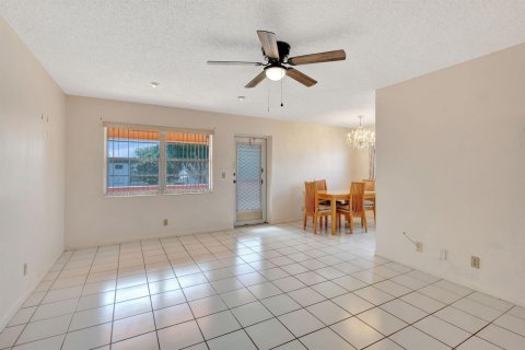 Condo in West Palm Beach, Florida, 2 bedrooms № 2181074 - photo 3