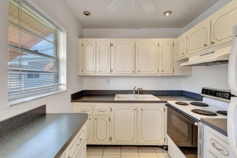 Condo in West Palm Beach, Florida, 2 bedrooms № 2181074 - photo 7