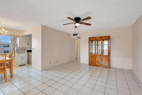 Condo in West Palm Beach, Florida, 2 bedrooms № 2181074 - photo 5