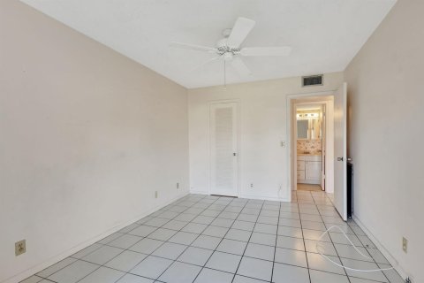 Condo in West Palm Beach, Florida, 2 bedrooms № 2181074 - photo 14
