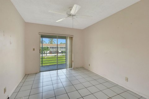 Condo in West Palm Beach, Florida, 2 bedrooms № 2181074 - photo 13