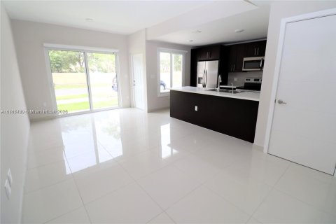 Townhouse in Homestead, Florida 4 bedrooms, 133.22 sq.m. № 1470839 - photo 5