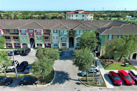 Кондоминиум с 3 спальнями в Дорал, Флорида № 2000477