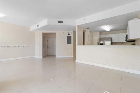 Снять в аренду кондоминиум в Дорал, Флорида 3 спальни, 132.76м2, № 2000477 - фото 3