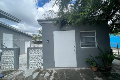 Снять в аренду виллу или дом в Майами, Флорида 29.73м2, № 1958679 - фото 1