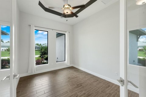 Villa ou maison à vendre à Cape Coral, Floride: 3 chambres, 186.18 m2 № 2389093 - photo 13