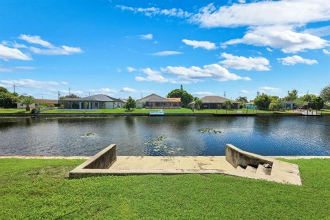 Villa ou maison à vendre à Cape Coral, Floride: 3 chambres, 186.18 m2 № 2389093 - photo 7