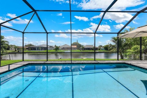 Villa ou maison à vendre à Cape Coral, Floride: 3 chambres, 186.18 m2 № 2389093 - photo 9