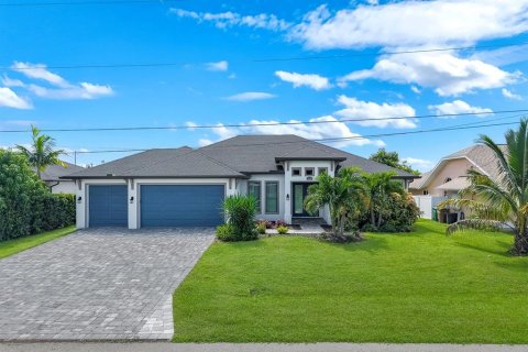 Villa ou maison à vendre à Cape Coral, Floride: 3 chambres, 186.18 m2 № 2389093 - photo 10