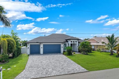 Villa ou maison à Cape Coral, Floride 3 chambres, 186.18 m2 № 2389093
