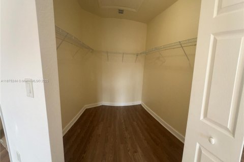 Casa en alquiler en Homestead, Florida, 5 dormitorios, 271.65 m2 № 1921495 - foto 22