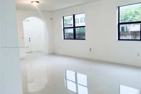 Casa en alquiler en Homestead, Florida, 5 dormitorios, 271.65 m2 № 1921495 - foto 7