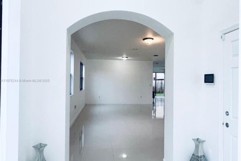 Casa en alquiler en Homestead, Florida, 5 dormitorios, 271.65 m2 № 1921495 - foto 8