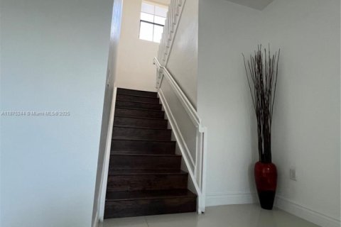 Casa en alquiler en Homestead, Florida, 5 dormitorios, 271.65 m2 № 1921495 - foto 12