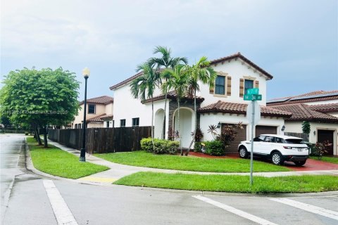 Casa en alquiler en Homestead, Florida, 5 dormitorios, 271.65 m2 № 1921495 - foto 1