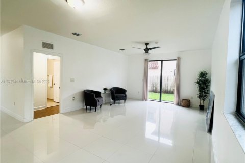 Casa en alquiler en Homestead, Florida, 5 dormitorios, 271.65 m2 № 1921495 - foto 11