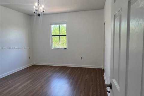 Casa en alquiler en Homestead, Florida, 5 dormitorios, 271.65 m2 № 1921495 - foto 27