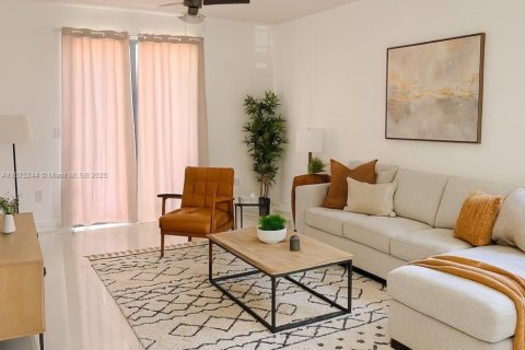 Casa en alquiler en Homestead, Florida, 5 dormitorios, 271.65 m2 № 1921495 - foto 6