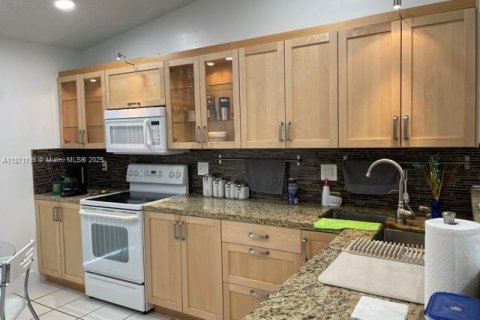 Copropriété à louer à Hialeah, Floride: 3 chambres, 106.84 m2 № 1922035 - photo 3