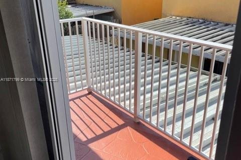 Copropriété à louer à Hialeah, Floride: 3 chambres, 106.84 m2 № 1922035 - photo 12