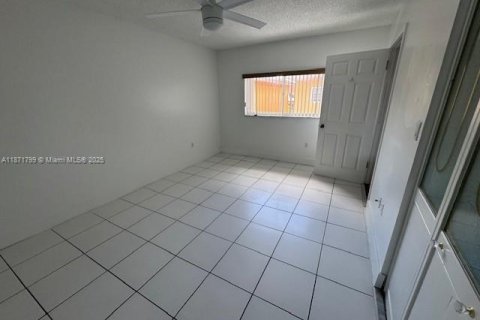 Copropriété à louer à Hialeah, Floride: 3 chambres, 106.84 m2 № 1922035 - photo 10