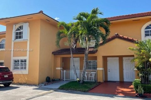 Copropriété à louer à Hialeah, Floride: 3 chambres, 106.84 m2 № 1922035 - photo 1
