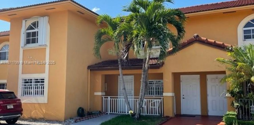 Condo à Hialeah, Floride, 3 chambres  № 1922035