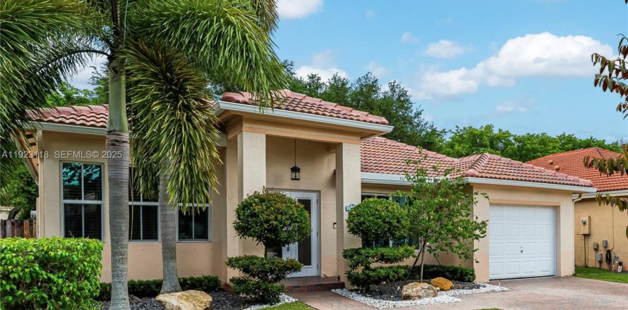 Casa en Davie, Florida 3 dormitorios, 152.27 m2 № 1982652