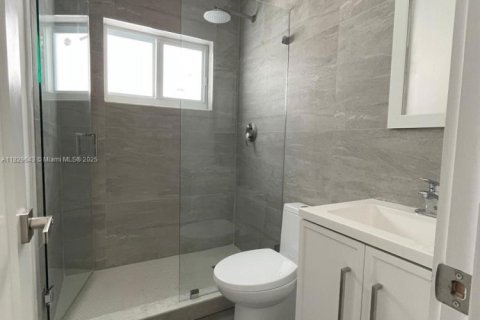 Casa en venta en North Miami Beach, Florida, 3 dormitorios, 81.75 m2 № 1802664 - foto 7