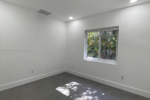 Casa en venta en North Miami Beach, Florida, 3 dormitorios, 81.75 m2 № 1802664 - foto 5