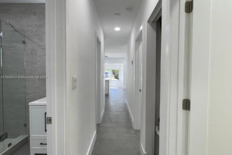 Casa en venta en North Miami Beach, Florida, 3 dormitorios, 81.75 m2 № 1802664 - foto 4