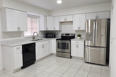 Villa ou maison à louer à Orlando, Floride: 4 chambres, 117.06 m2 № 2406464 - photo 4