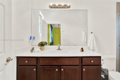 Adosado en venta en Hialeah, Florida, 3 dormitorios, 153.29 m2 № 2021382 - foto 22