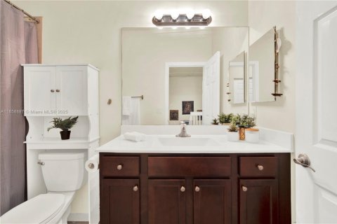 Adosado en venta en Hialeah, Florida, 3 dormitorios, 153.29 m2 № 2021382 - foto 27