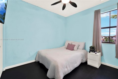 Adosado en venta en Hialeah, Florida, 3 dormitorios, 153.29 m2 № 2021382 - foto 24