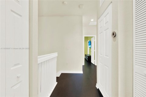 Adosado en venta en Hialeah, Florida, 3 dormitorios, 153.29 m2 № 2021382 - foto 18