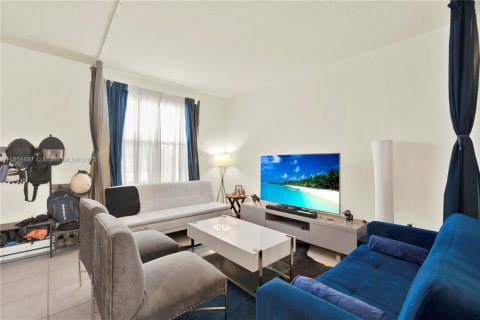 Adosado en venta en Hialeah, Florida, 3 dormitorios, 153.29 m2 № 2021382 - foto 8